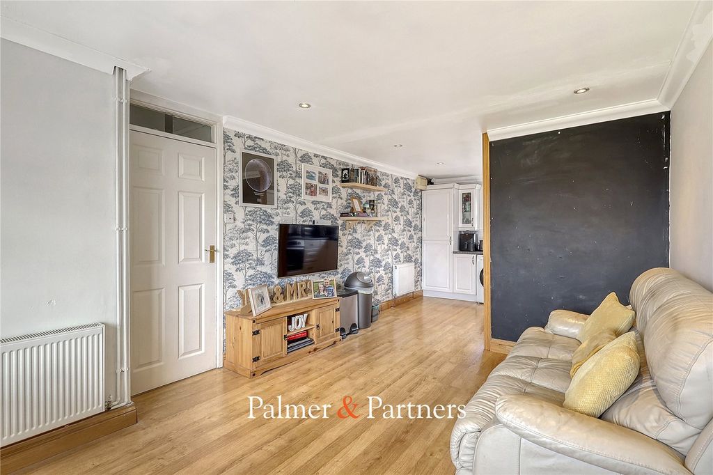 Property photo 2 of 18 Picture No. 15