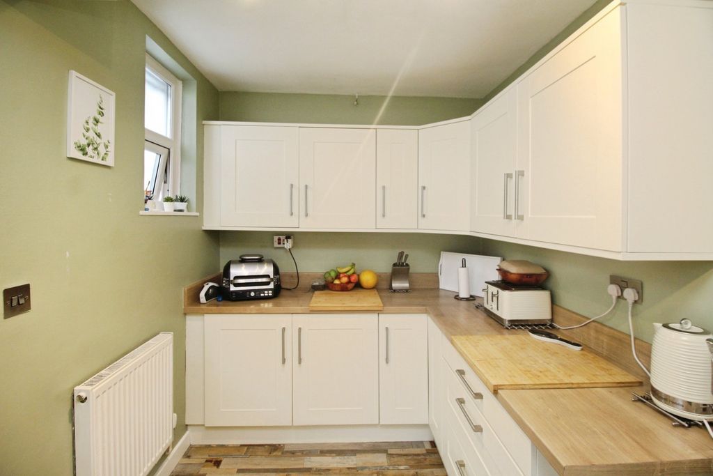 Property photo 3 of 25 Kitchen