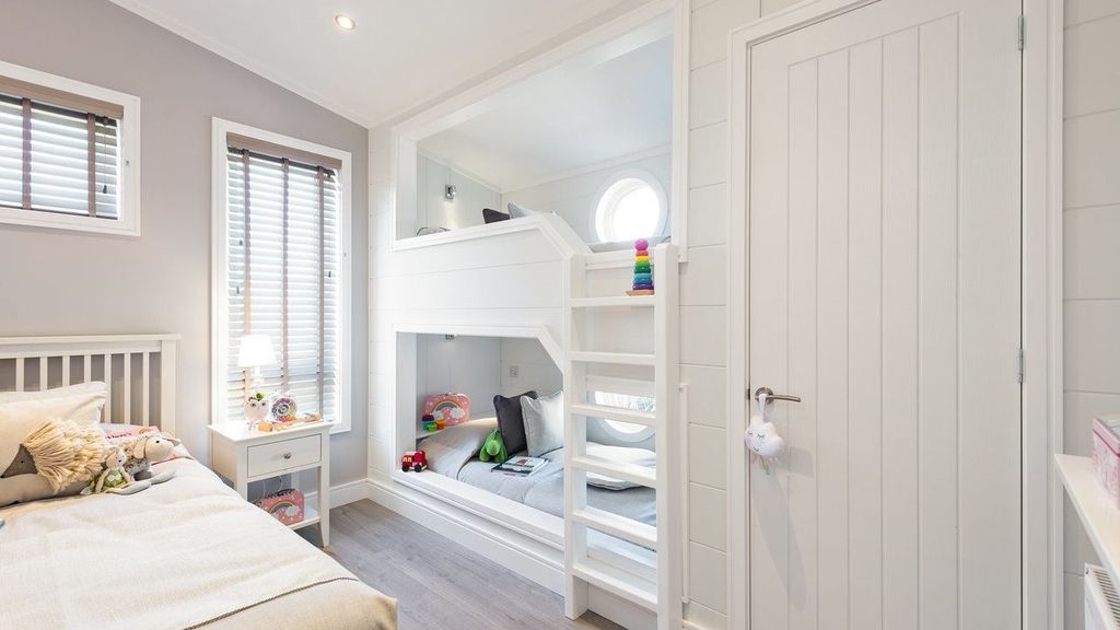 Property photo 3 of 18