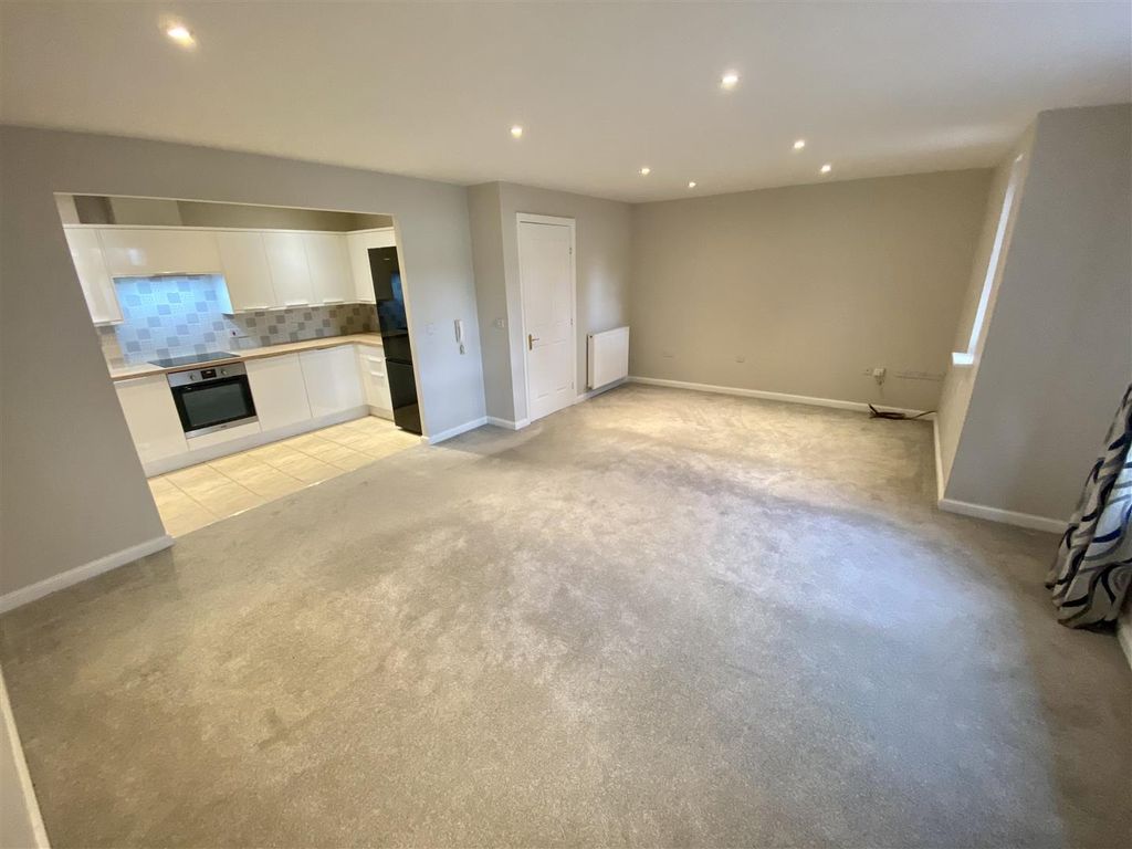 Property photo 2 of 7 Living/Dining Room