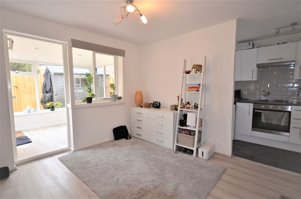 Property photo 3 of 9 Living