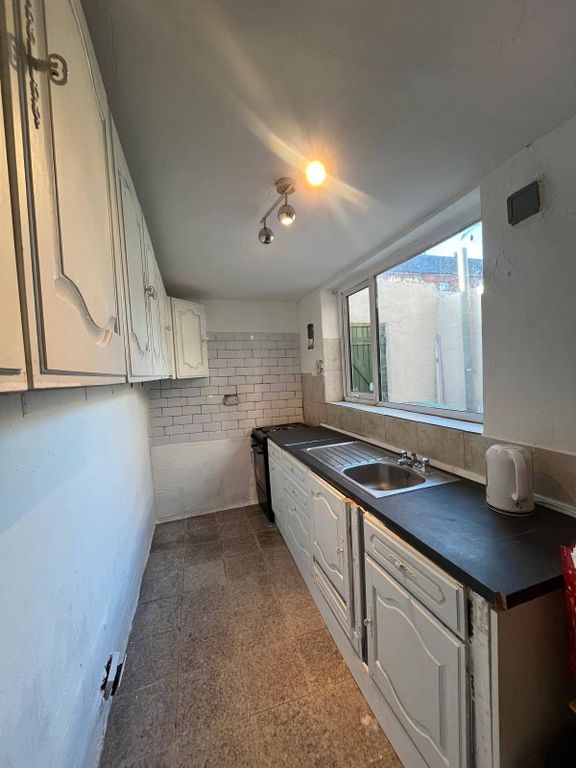 Property photo 2 of 4 Kitchen