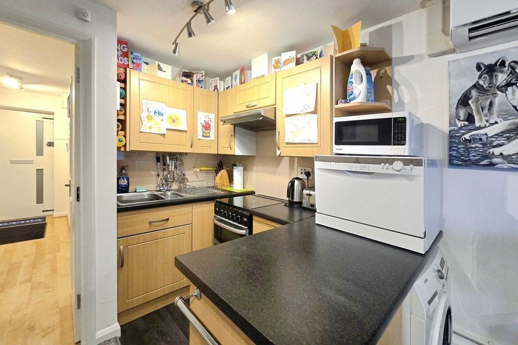 Property photo 3 of 8 Pbox-Img.Jpg