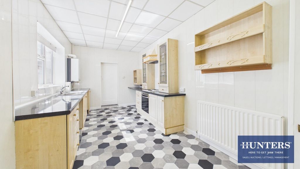 Property photo 3 of 20 Kitchen