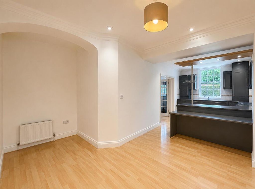 Property photo 3 of 8 2Zf5J8Dk4Uub5Clciztfvg.Jpg