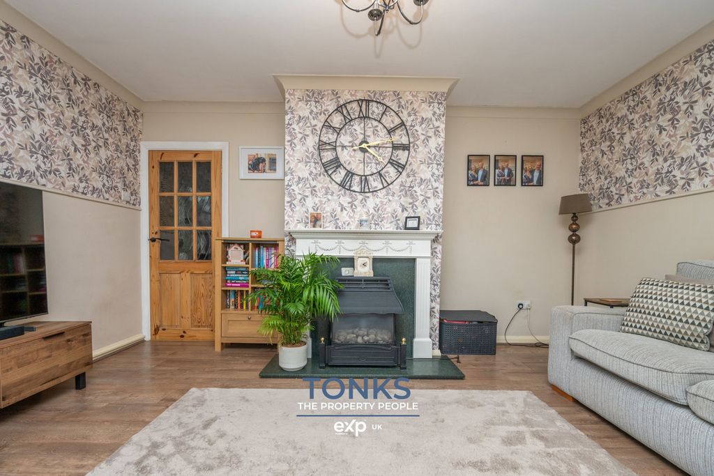 Property photo 2 of 14