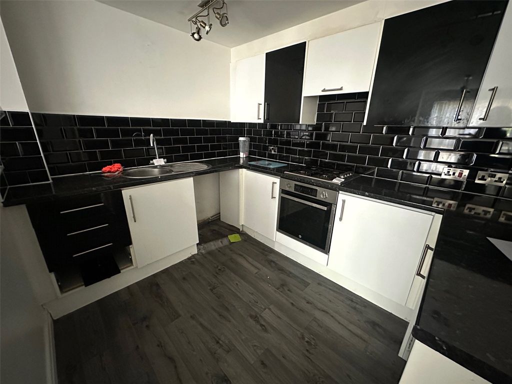 Property photo 3 of 8 Picture No. 02