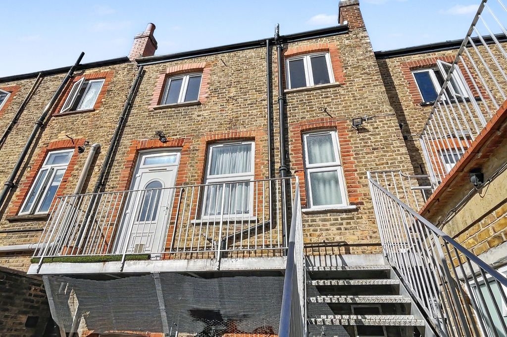 Property photo 2 of 29 16A Replingham Road, Southfields, London Sw18 5Ls