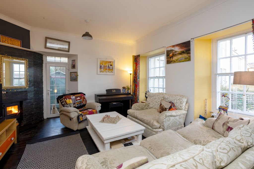 Property photo 3 of 36