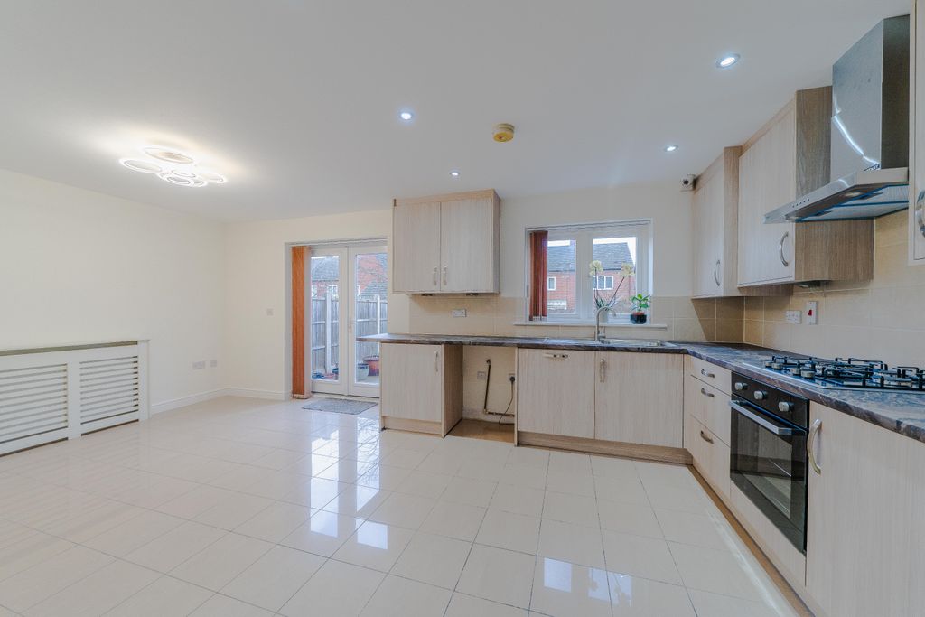 Property photo 3 of 23