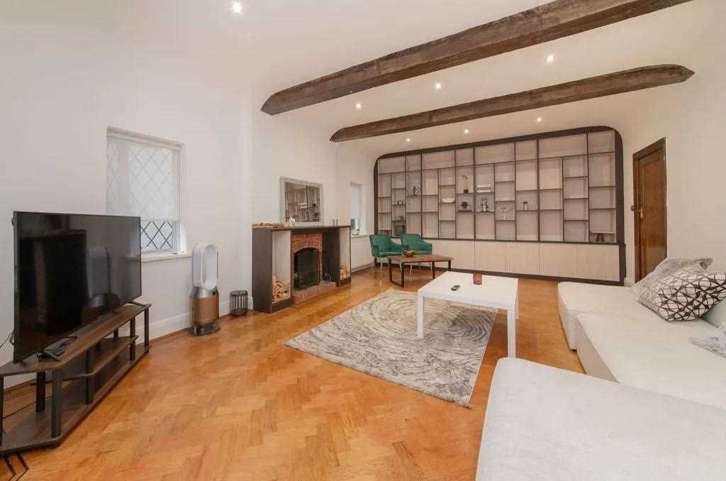 Property photo 2 of 18