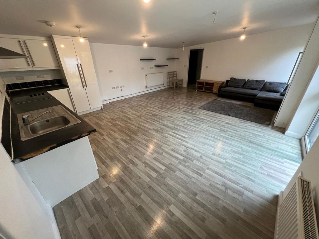 Property photo 2 of 9 Living/ Kitchen