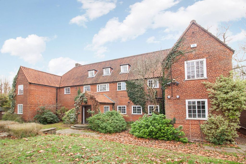 Property photo 2 of 12