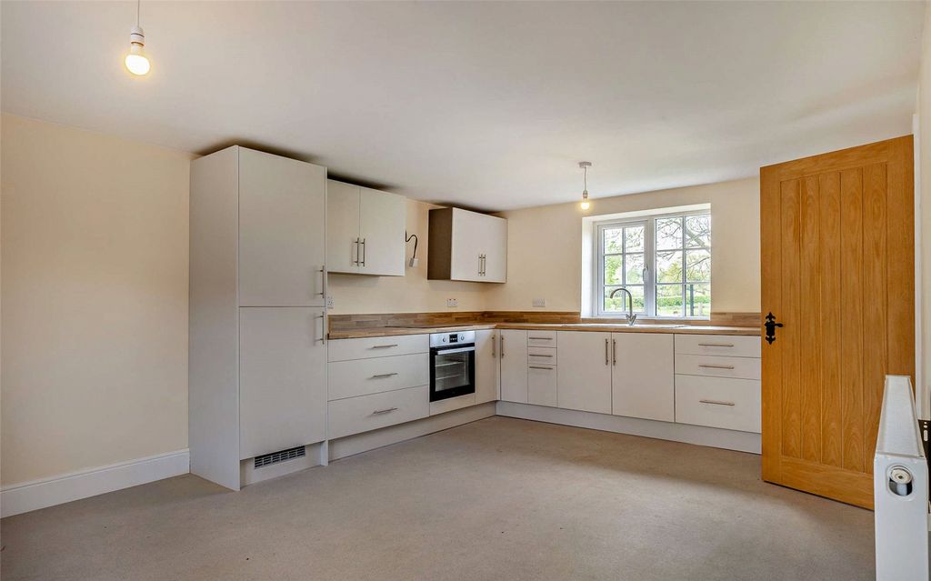 Property photo 3 of 14 Kitchen