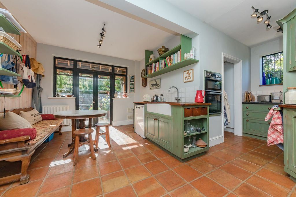 Property photo 2 of 24