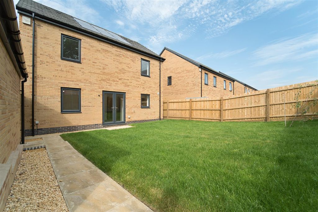 Property photo 2 of 15 Rear Garden