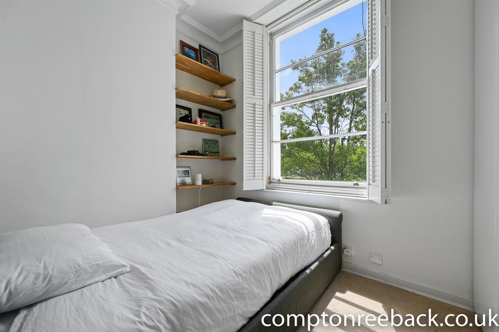 Property photo 3 of 9 Bedroom