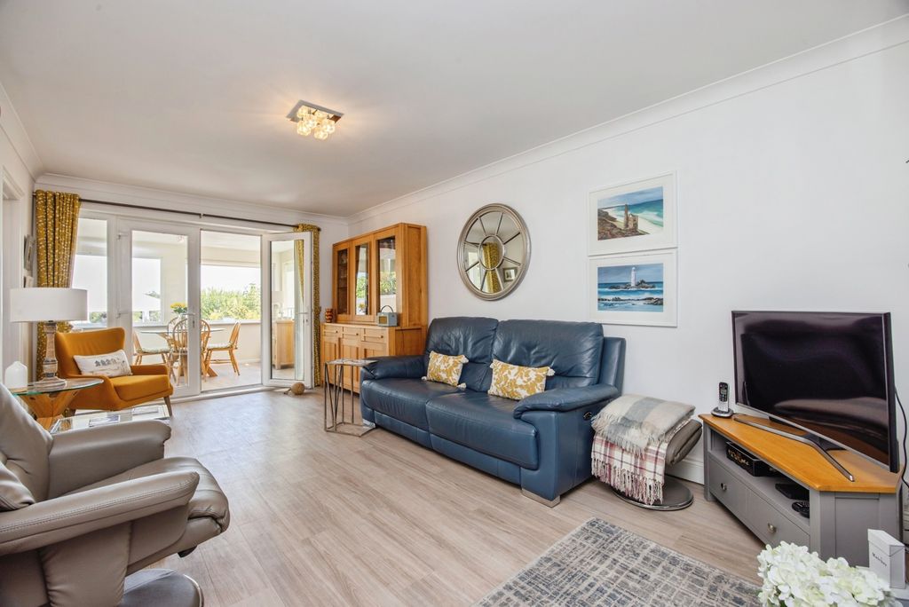 Property photo 2 of 22 Pbox-Img.Jpg