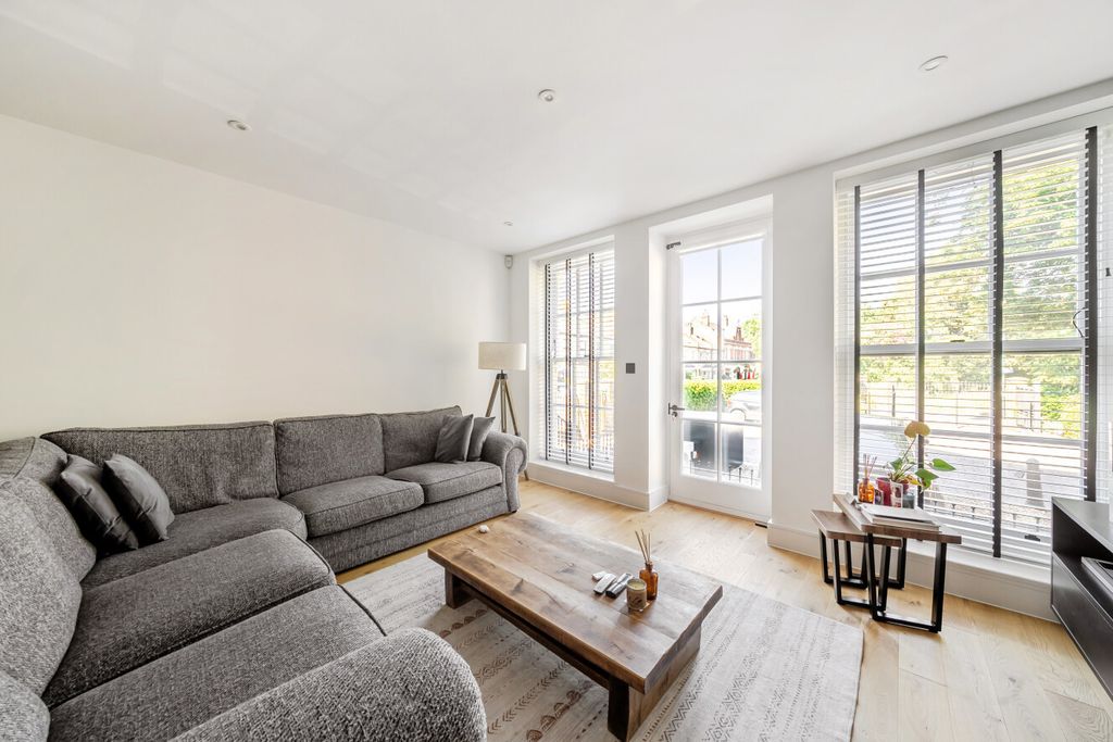 Property photo 2 of 14 1481077-22-6A3523...