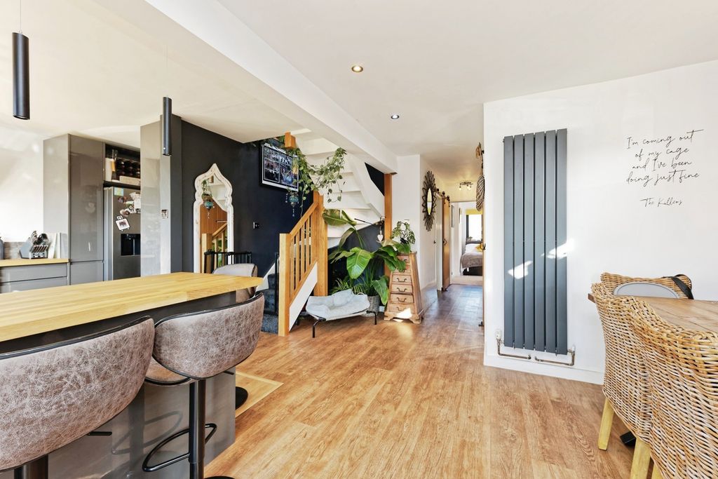 Property photo 2 of 23 Pbox-Img.Jpg
