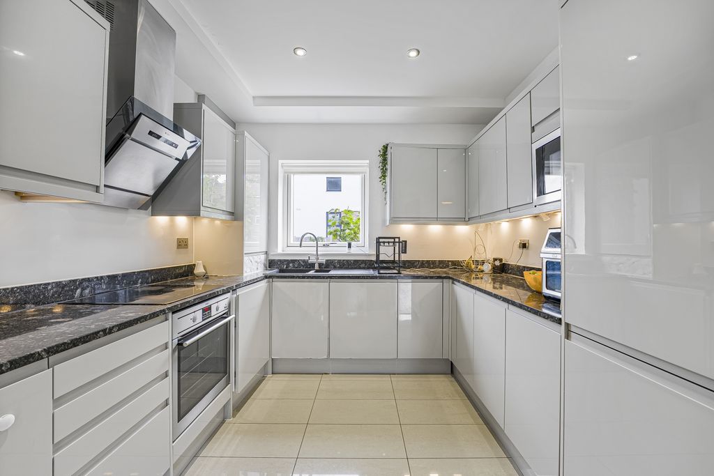 Property photo 2 of 12 Dsc00450