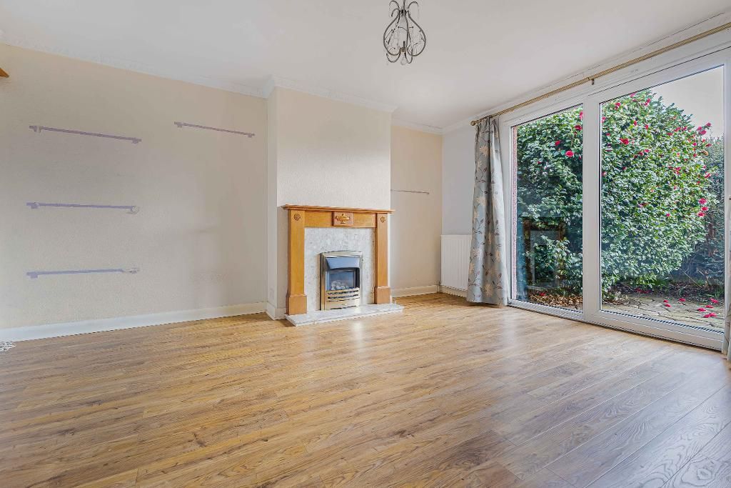 Property photo 3 of 11 Lounge