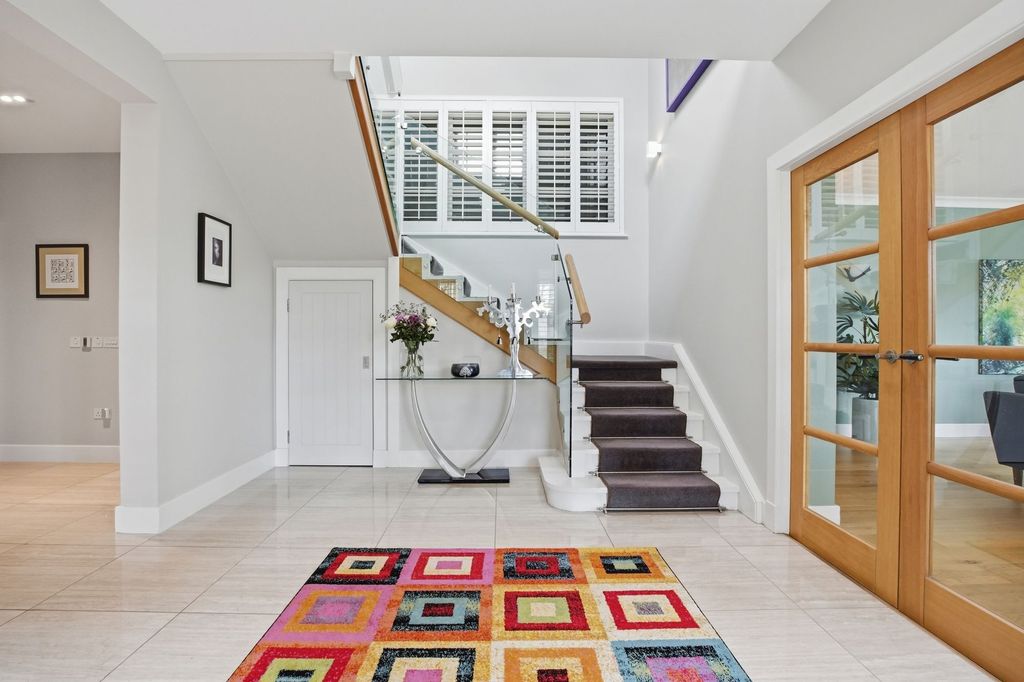 Property photo 2 of 34