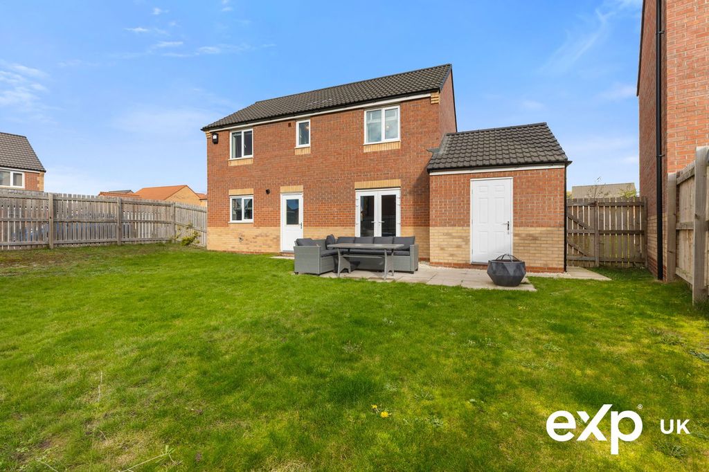 Property photo 2 of 31