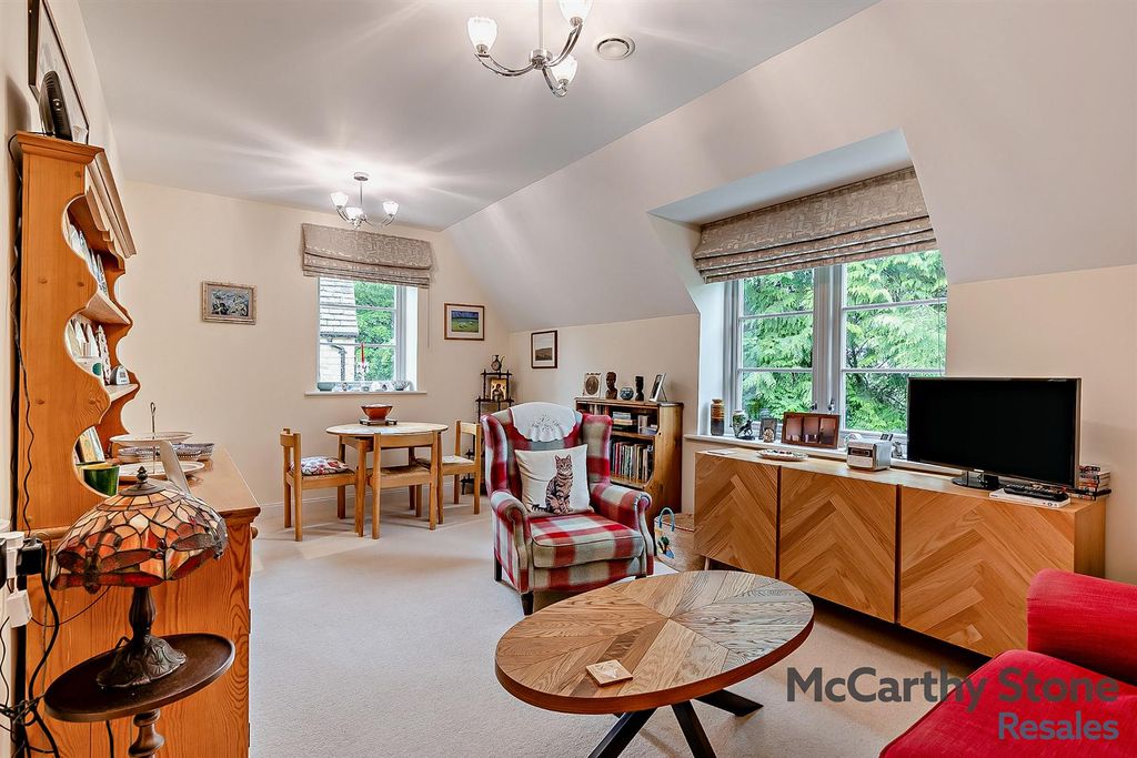 Property photo 3 of 18 8649834-Interior14-800.Jpg