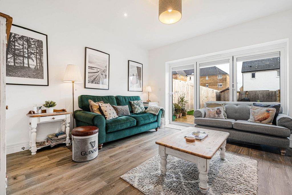 Property photo 2 of 20