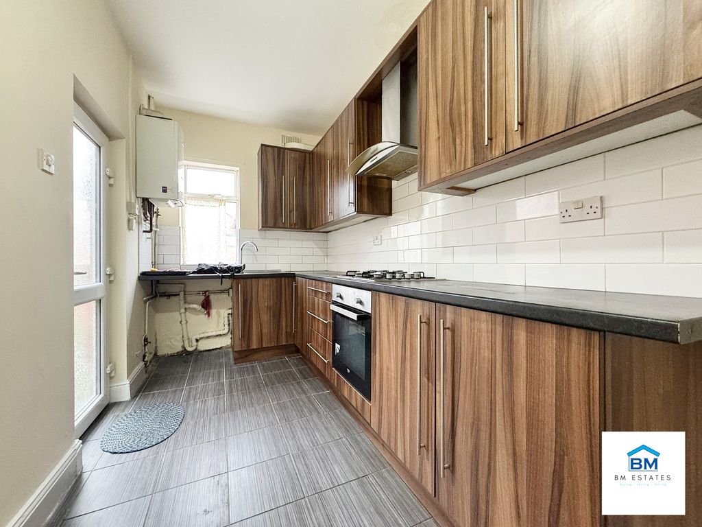 Property photo 3 of 6 Kitchen