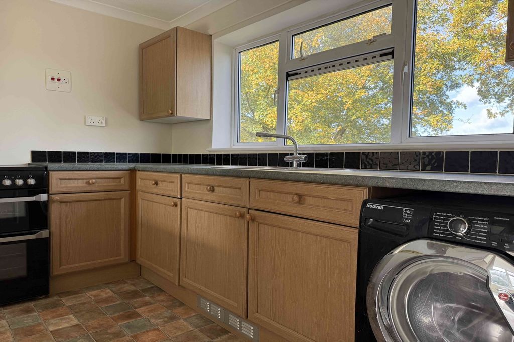 Property photo 3 of 7 Kitchen