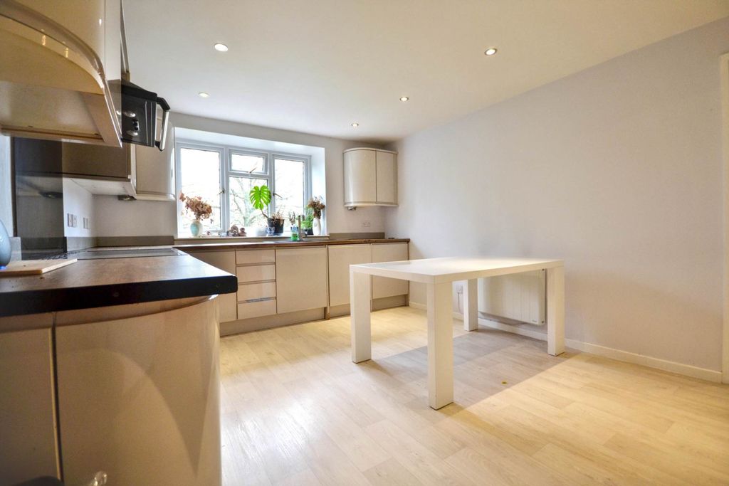 Additional image 9 of 3 bed flat for saleTwyning Manor, Twyning Tewkesbury, Gloucestershire GL20