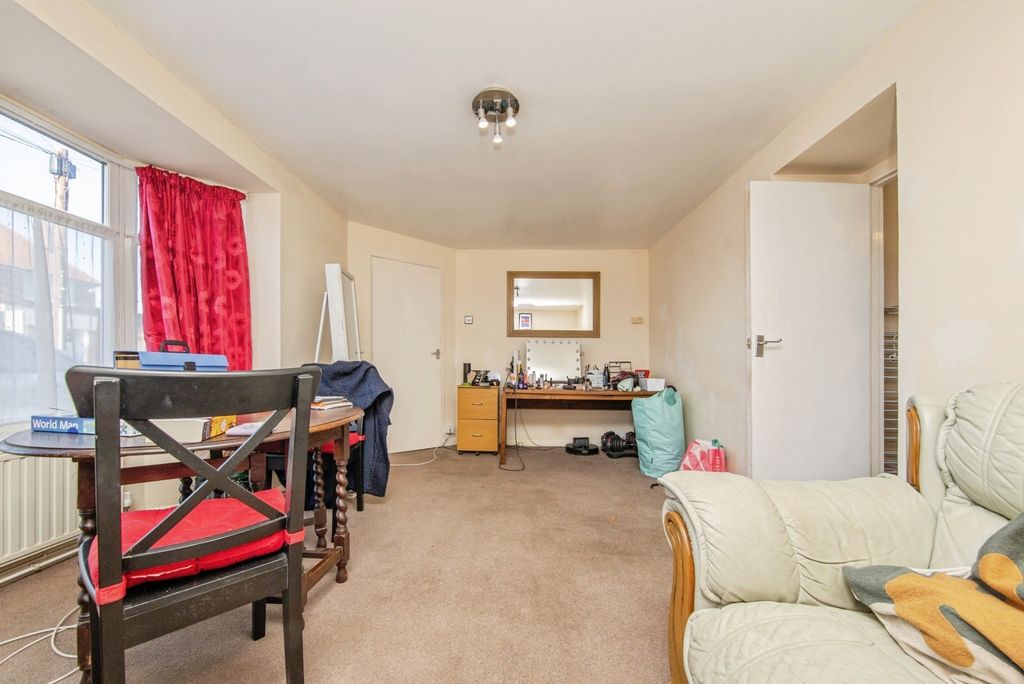 Property photo 3 of 9 Pbox-Img.Jpg
