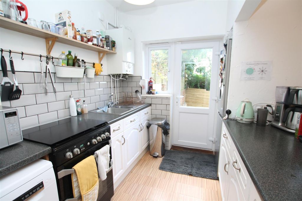 Property photo 2 of 9 Kitchen
