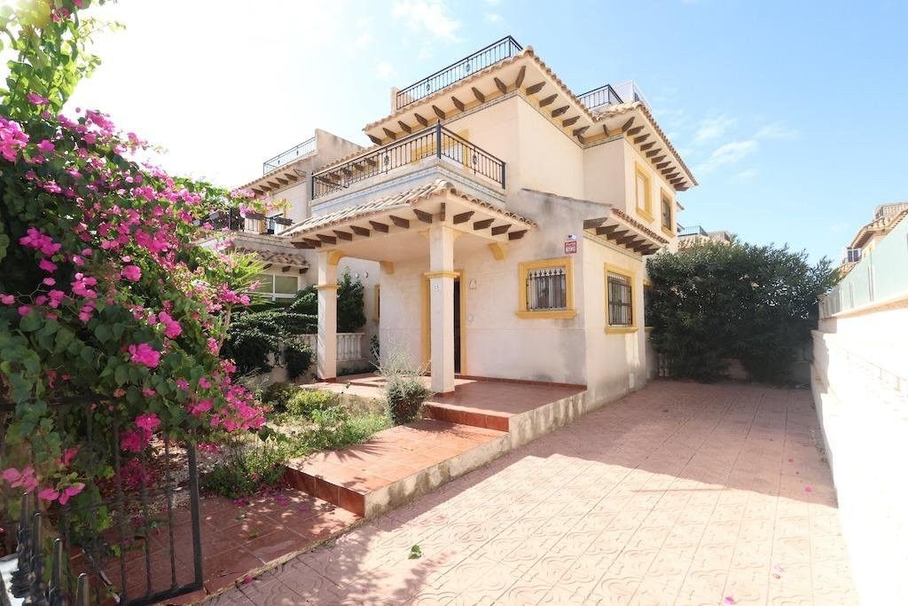Property photo 1 of 23