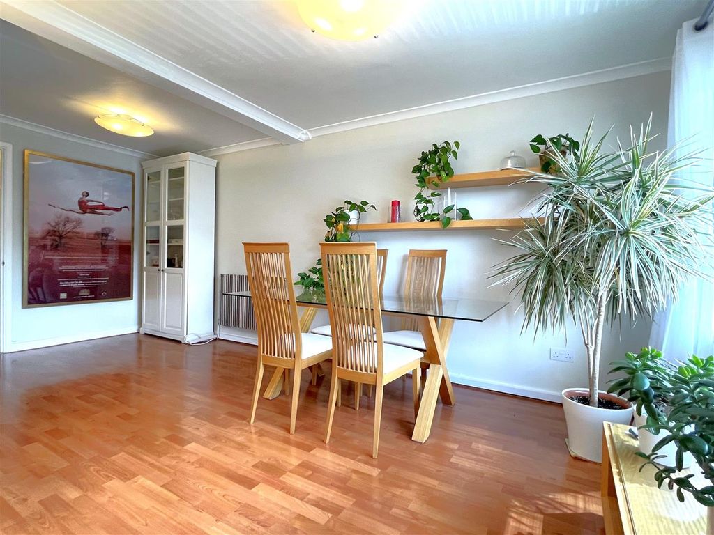 Property photo 3 of 8 Dining.01.Jpg