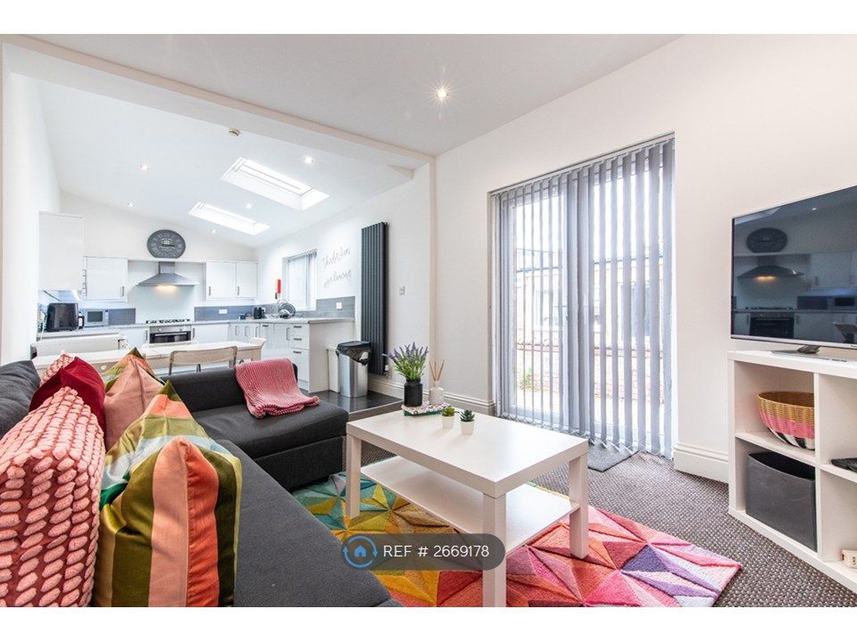 Property photo 2 of 11