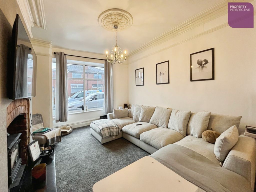 Property photo 2 of 16 Living Room