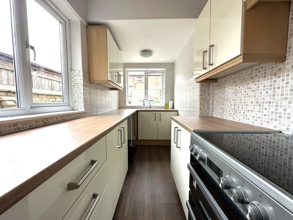 Property photo 2 of 8 Kitchen