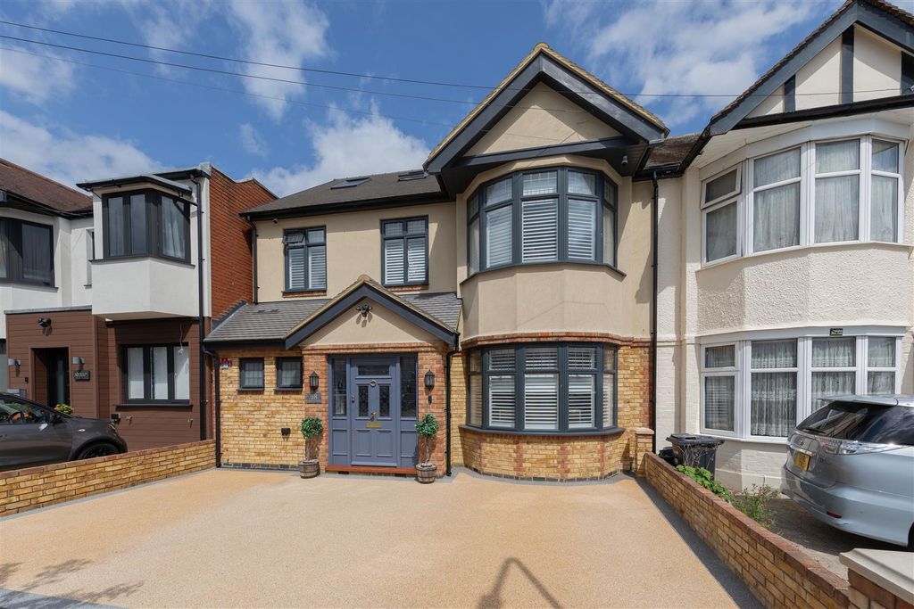 Property photo 1 of 65 Inglehurst Gardens, Ig4