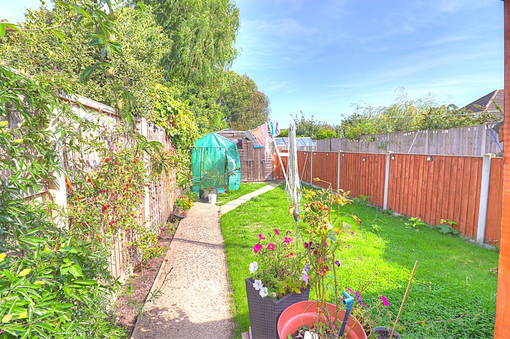 Property photo 2 of 26 Garden