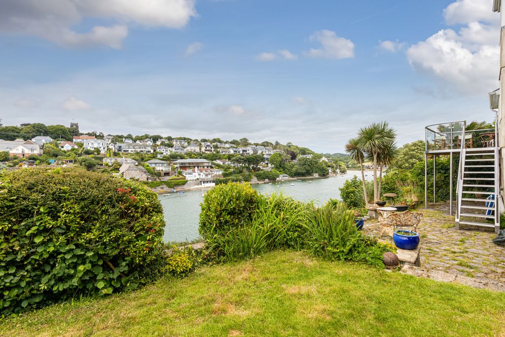 Property photo 3 of 36 A09 - Greystones, Noss Mayo - 250623