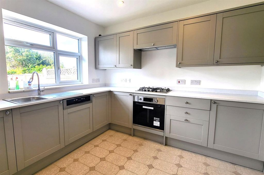 Property photo 3 of 14 Kitchen Area