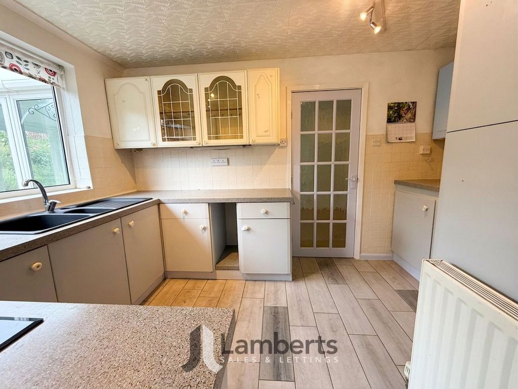 Property photo 3 of 20 Kitchen