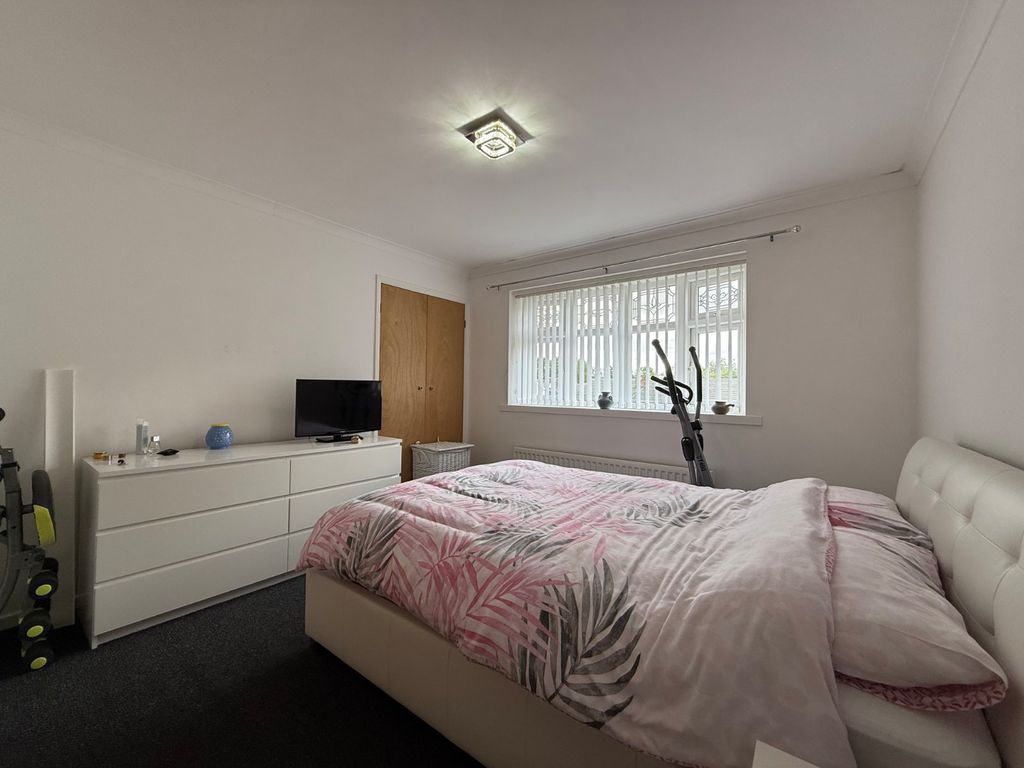 Property photo 2 of 10 Bedroom One