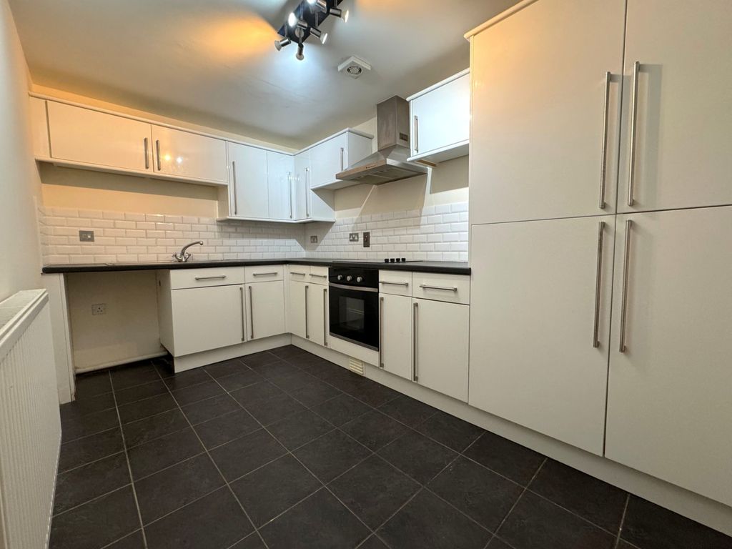 Property photo 2 of 7 Kitchen