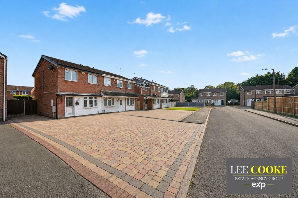 Property photo 1 of 32