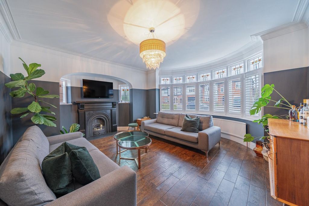 Property photo 3 of 27 Living Room