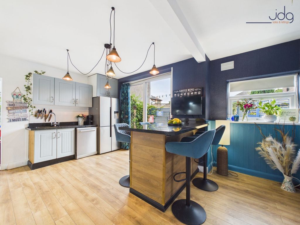 Property photo 3 of 21 Large Kitchen With Breakfast Bar
